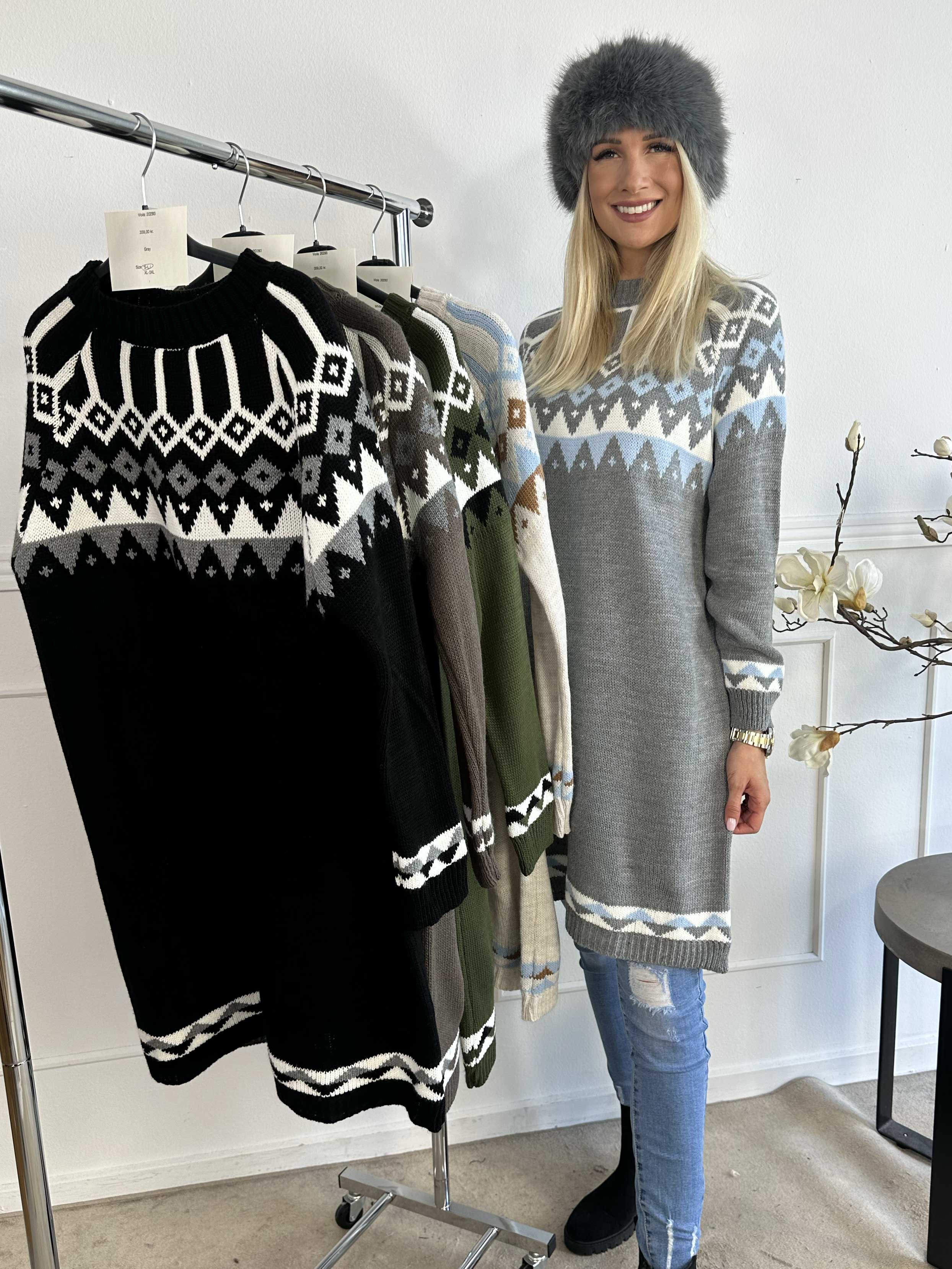 Viola - Stickad klänning med flerfärgat mönster